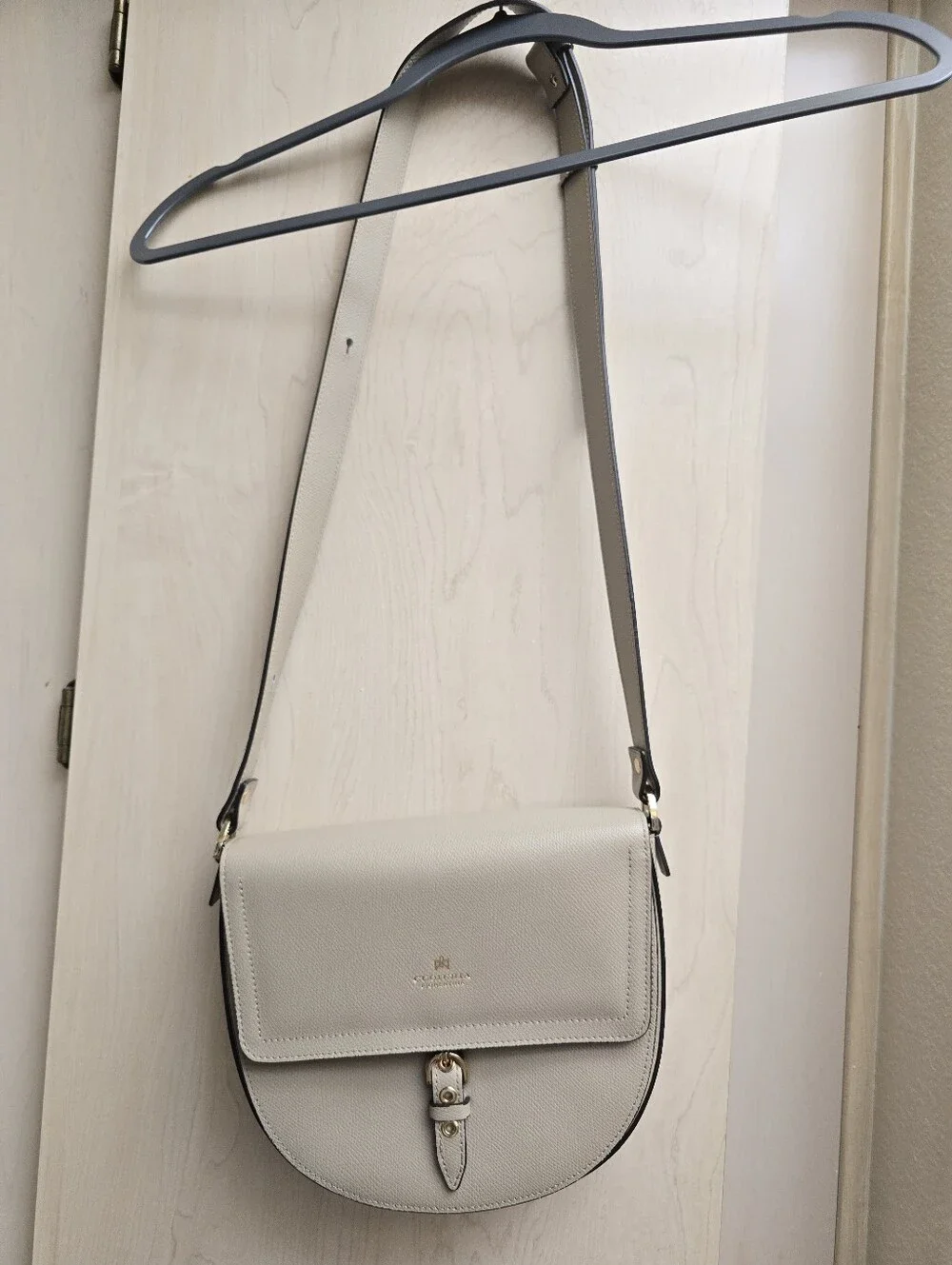 Cuoieria Made In Italy Crossbody Bag in Light Beige